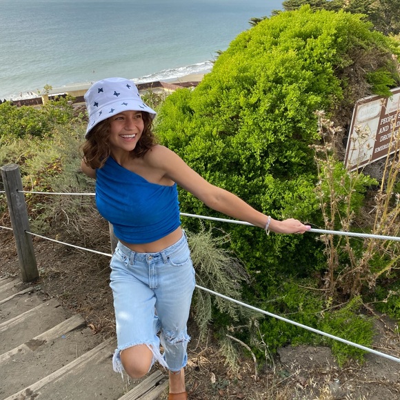 Meet your Posher, Karen - Picture 4 of 15